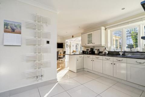 4 bedroom detached house for sale - Hurley