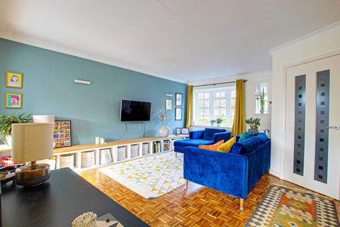 35 Ellesmere Close, Caversham, Reading, RG4 5HG