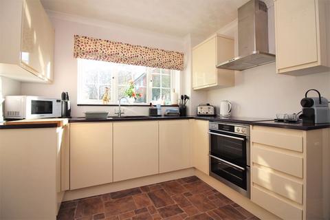 12 Cloudberry Close, Chard, TA20 1HU