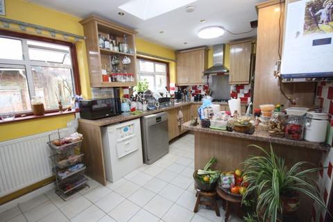 13 Raynor Close, Southall, UB1 1RN