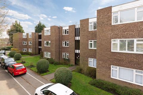 2 bedroom apartment to rent, Woodside, Walton-On-Thames