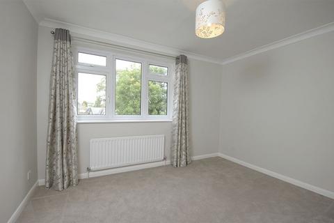 2 bedroom apartment to rent, Woodside, Walton-On-Thames