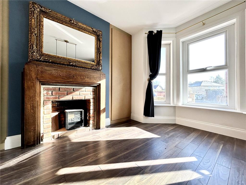Alexandra Road, Poole, BH14 4 bed semidetached house £2,200 pcm (£