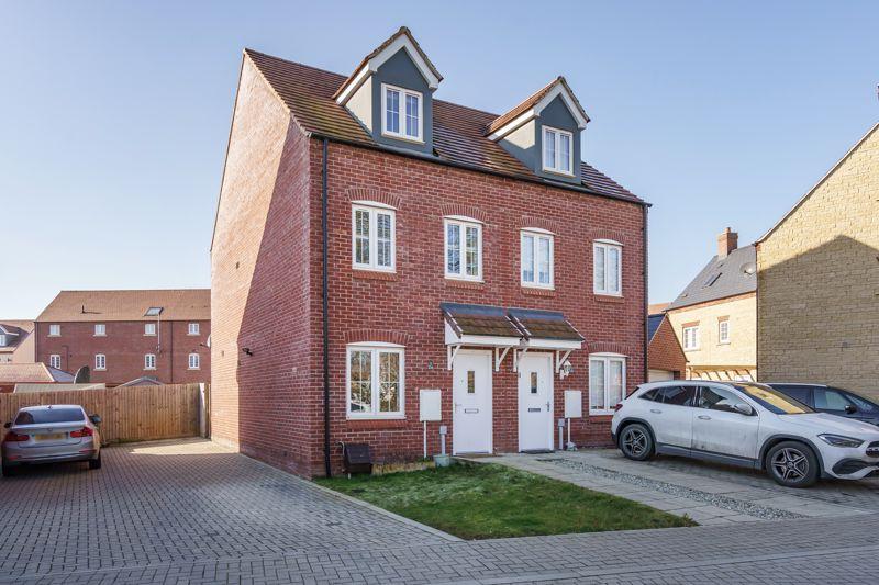 Redcar Road, Bicester 3 bed semidetached house £385,000