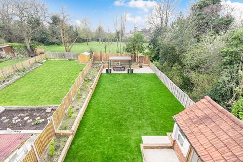 77 Farley Road, South Croydon, CR2 7NG
