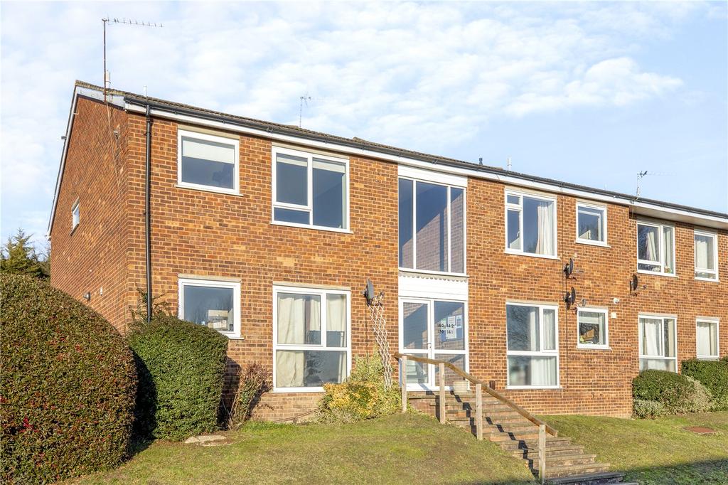 Chiltern Park Avenue, Berkhamsted... 2 bed apartment £250,000