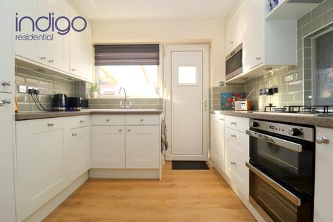 17 Hillcrest Avenue, Luton, LU2 7AB