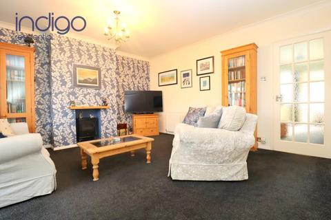 17 Hillcrest Avenue, Luton, LU2 7AB