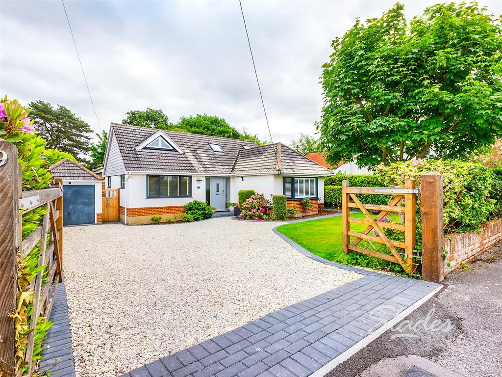 Smugglers Lane North, Highcliffe, Christchurch, Dorset, BH23 4 bed