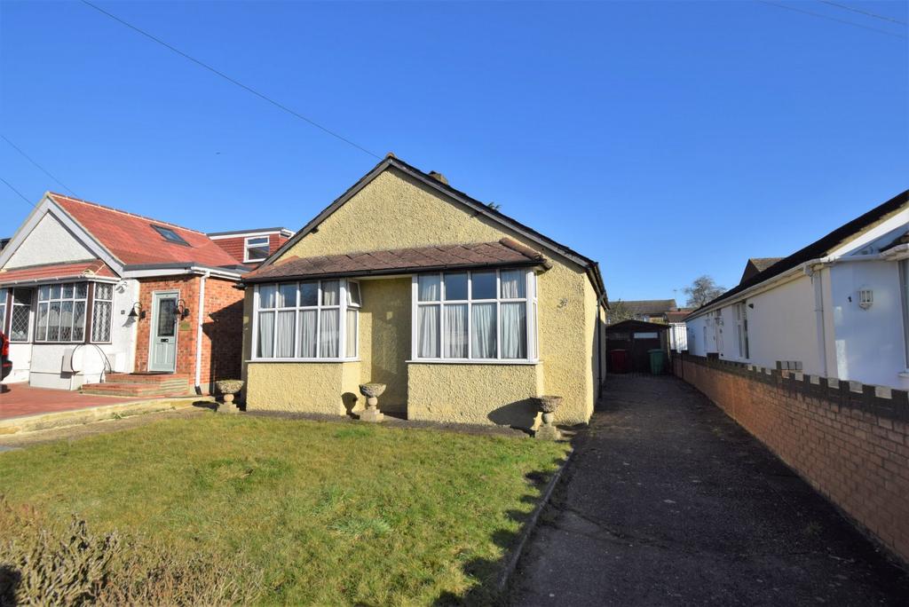 Mead Way, Slough, Berkshire, SL1 3 bed bungalow £525,000