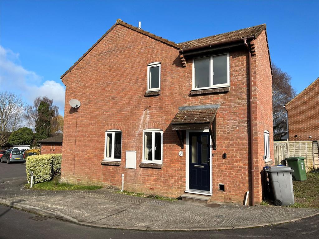 Summerdown Court, White Horse Way 2 bed detached house £775 pcm (£179 pw)