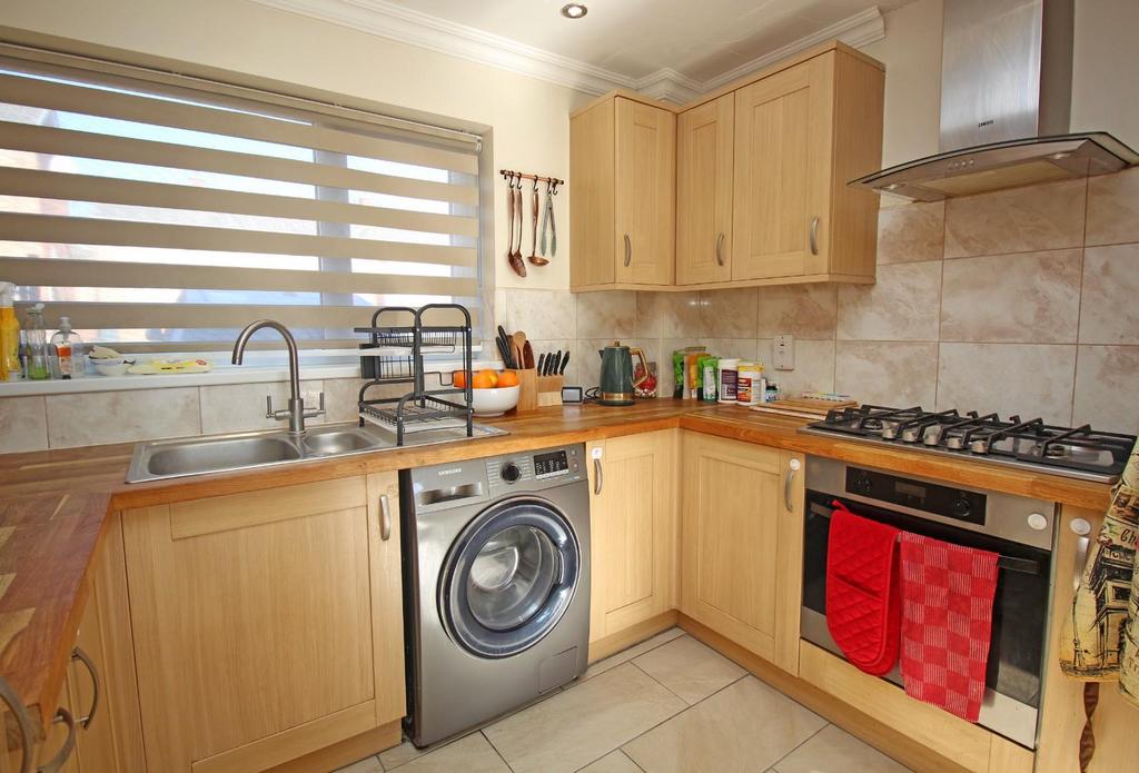 Kitchen (2).JPG