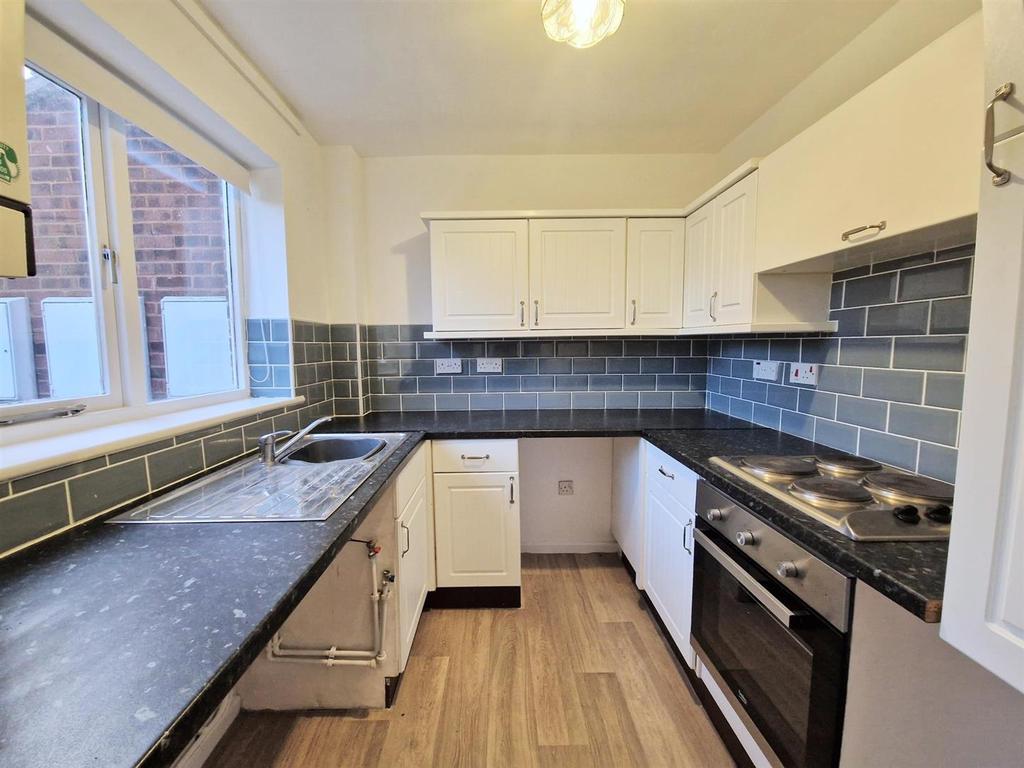 Oakhurst Drive, Bromsgrove 2 bed property £750 pcm (£173 pw)
