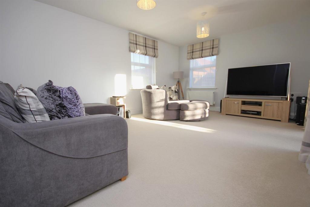 Reeves Drive, Petersfield 4 bed detached house £748,000
