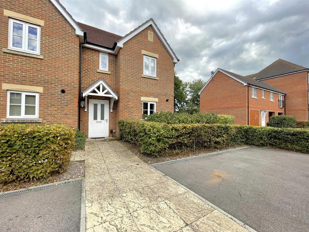 Jellicoe Drive, Sarisbury Green 3 bed end of terrace house £385,000