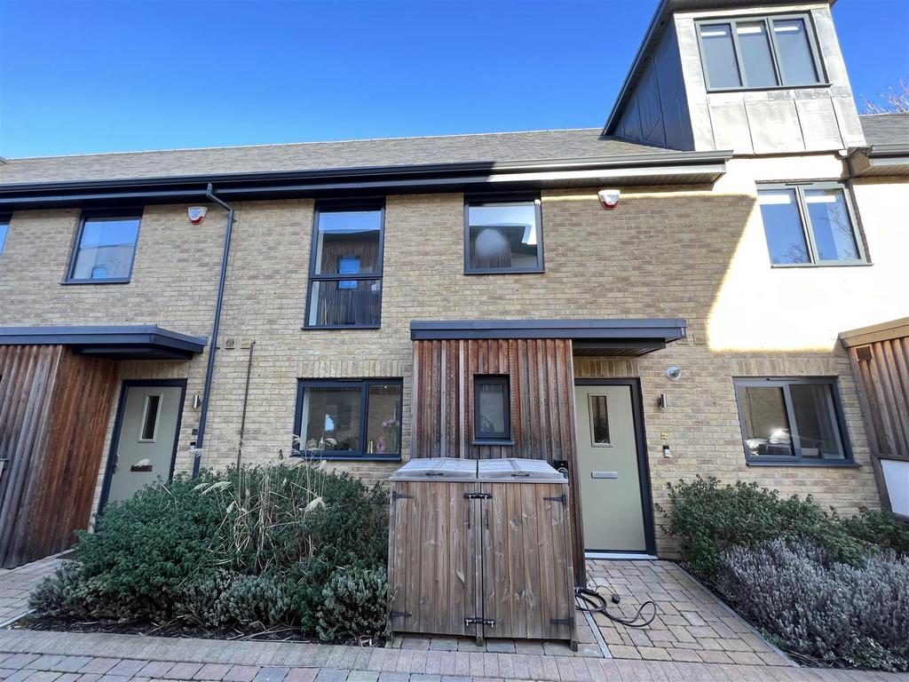 Hardy Close, Chelmsford, Essex 2 bed terraced house £425,000