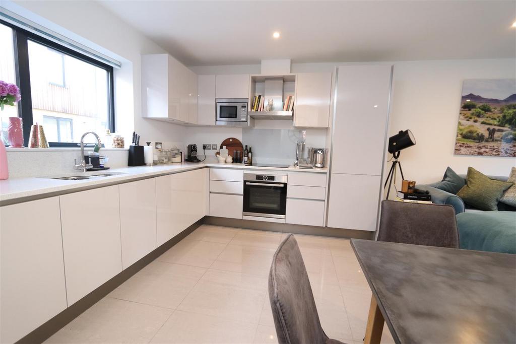 Hardy Close, Chelmsford, Essex 2 bed terraced house £425,000