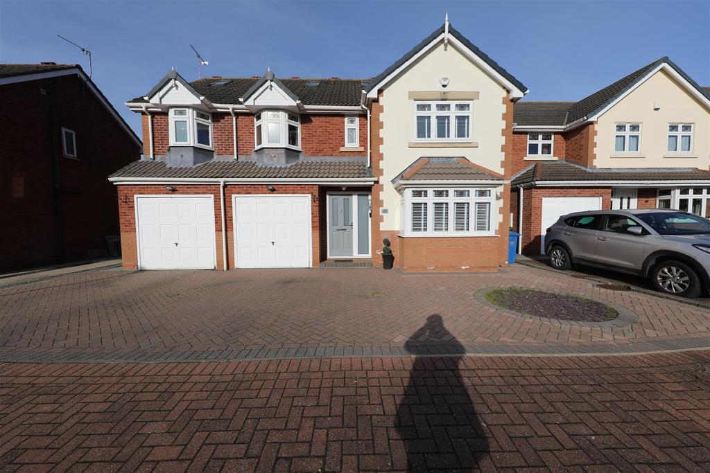 Cherry Tree Close, Bilton, Hull 7 bed detached house £450,000