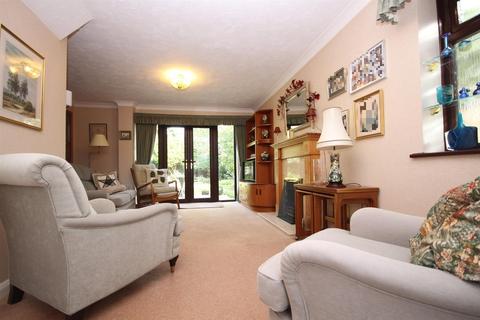 10 Chine Close, Locks Heath, Southampton, SO31 6WA