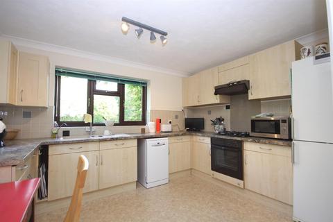 10 Chine Close, Locks Heath, Southampton, SO31 6WA