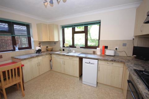 10 Chine Close, Locks Heath, Southampton, SO31 6WA
