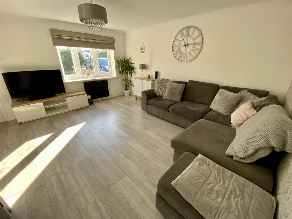 Clos Healy, Gowerton, Swansea 3 bed semidetached house £239,950