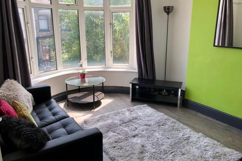 3 bedroom semi-detached house for sale - Somerset Road, Almondbury, Huddersfield, HD5 8HY