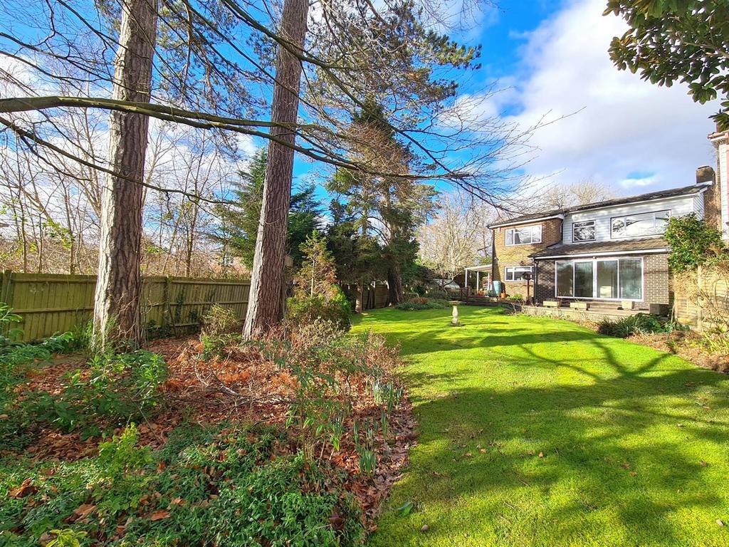 Swanwick Lane, Swanwick 4 bed detached house for sale £625,000