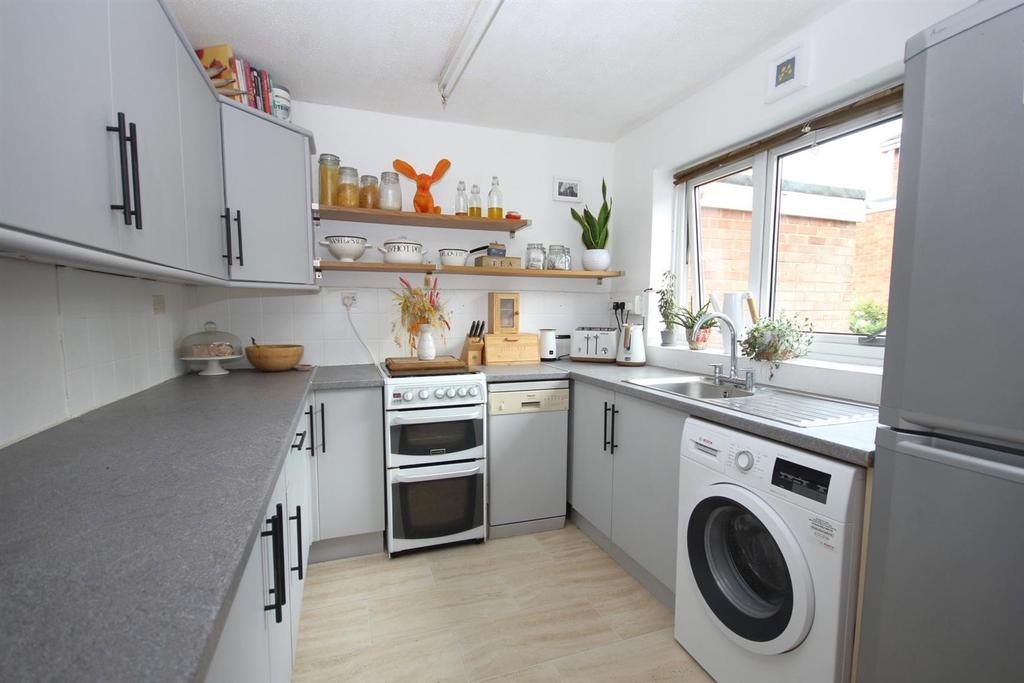 Lower Swanwick Road, Swanwick 3 bed terraced house £310,000