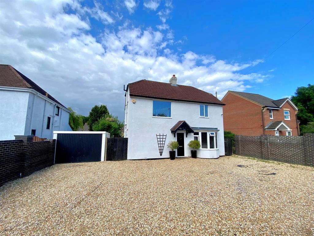 Gudge Heath Lane, Fareham 3 bed detached house £470,000