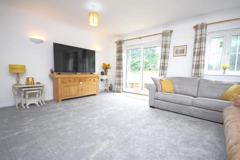 90 Badgers Copse, Park Gate, Southampton, SO31 1DU