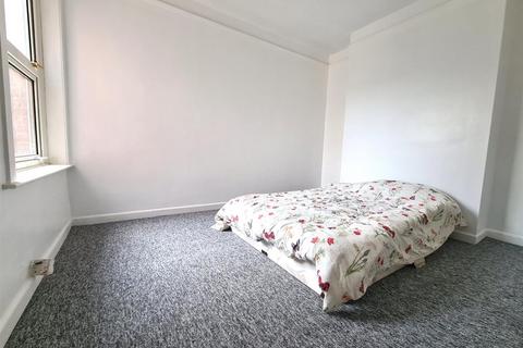 54 Bridge Road, Park Gate, Southampton, SO31 7GF
