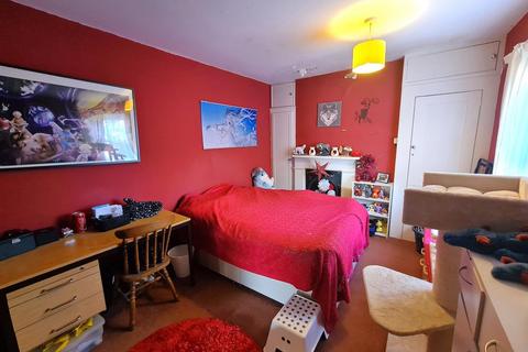 54 Bridge Road, Park Gate, Southampton, SO31 7GF