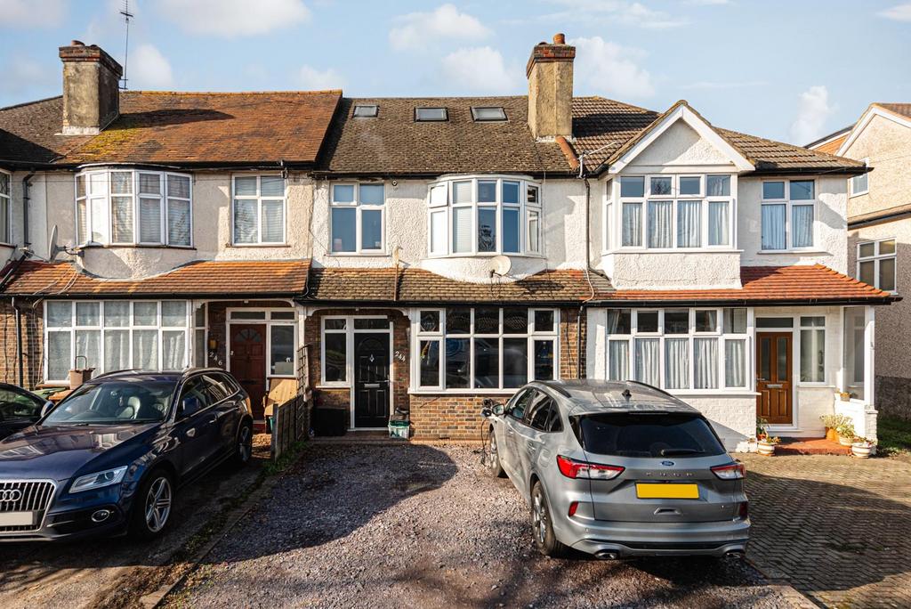 Stoneleigh Avenue, Worcester Park 4 bed terraced house £620,000
