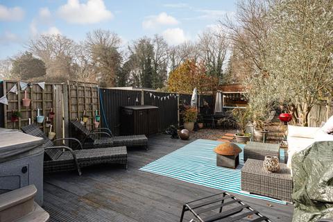 244 Stoneleigh Avenue, Worcester Park, KT4 8YB