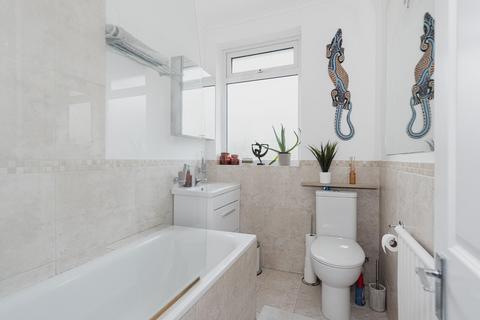 244 Stoneleigh Avenue, Worcester Park, KT4 8YB
