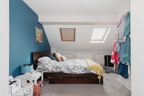 244 Stoneleigh Avenue, Worcester Park, KT4 8YB