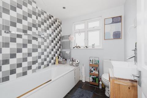 244 Stoneleigh Avenue, Worcester Park, KT4 8YB