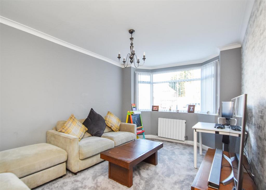 69 Fancourt Avenue, Wolverhampton 3 bed semidetached house £315,000