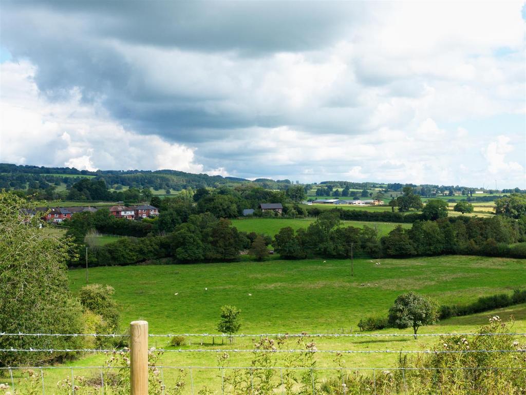 Woodhill, Nr Trefonen, Oswestry 3 bed country house - £400,000