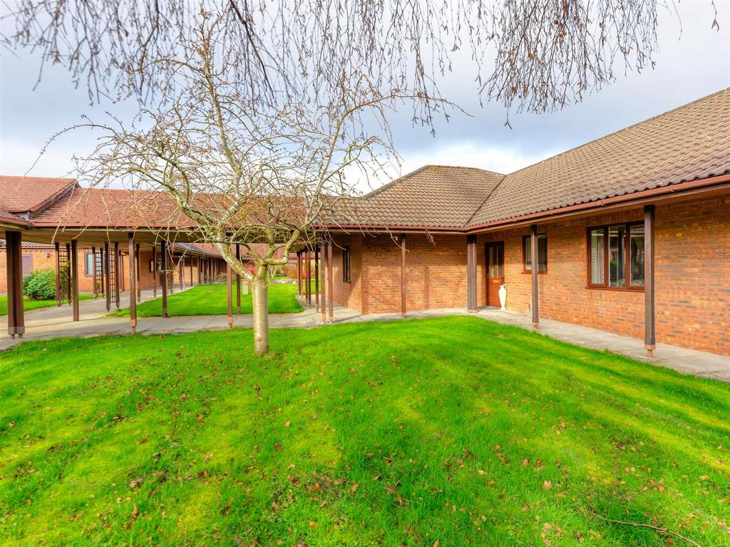 Meadowbrook Court, Twmpath Lane Gobowen, SY10 7HD 2 bed bungalow for