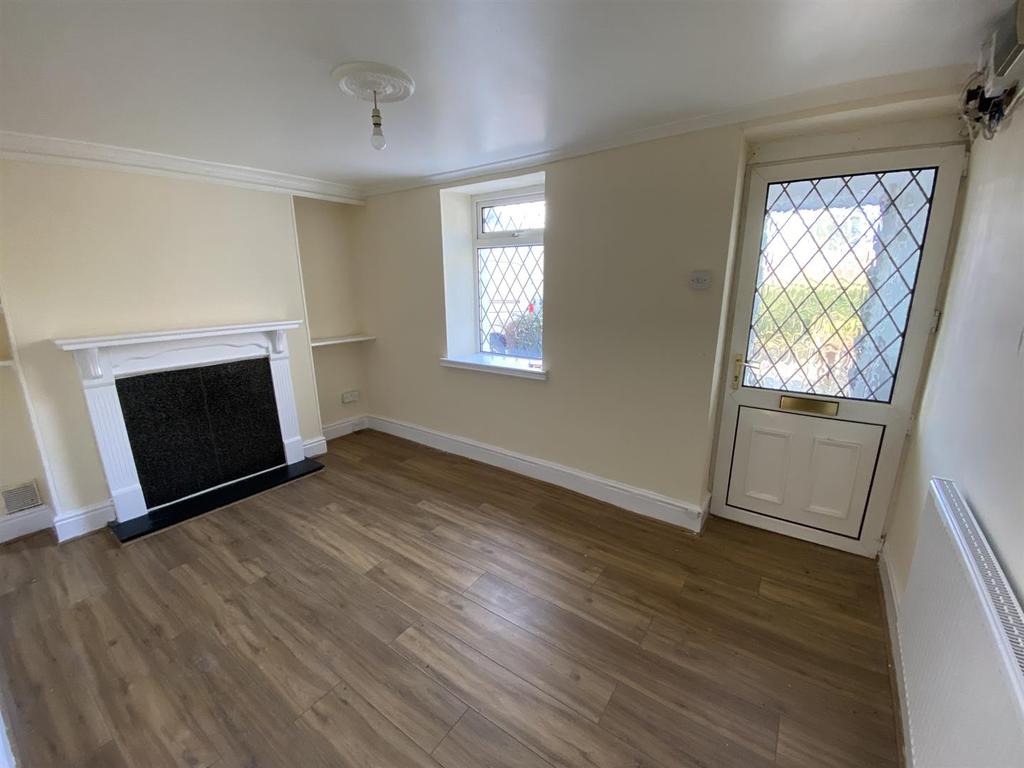 Saron Road, Bynea, Llanelli 2 bed semidetached house £149,995