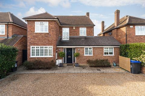 16 Southfields, East Molesey, KT8 0BP