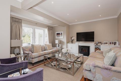 16 Southfields, East Molesey, KT8 0BP