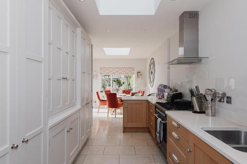 16 Southfields, East Molesey, KT8 0BP