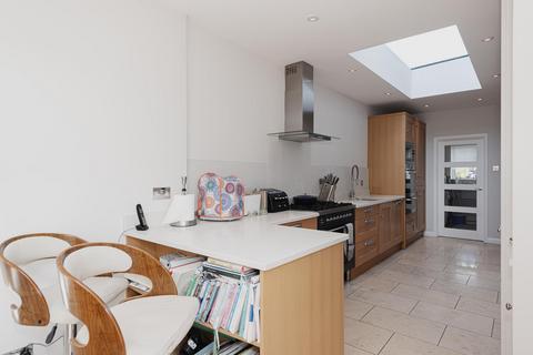 16 Southfields, East Molesey, KT8 0BP