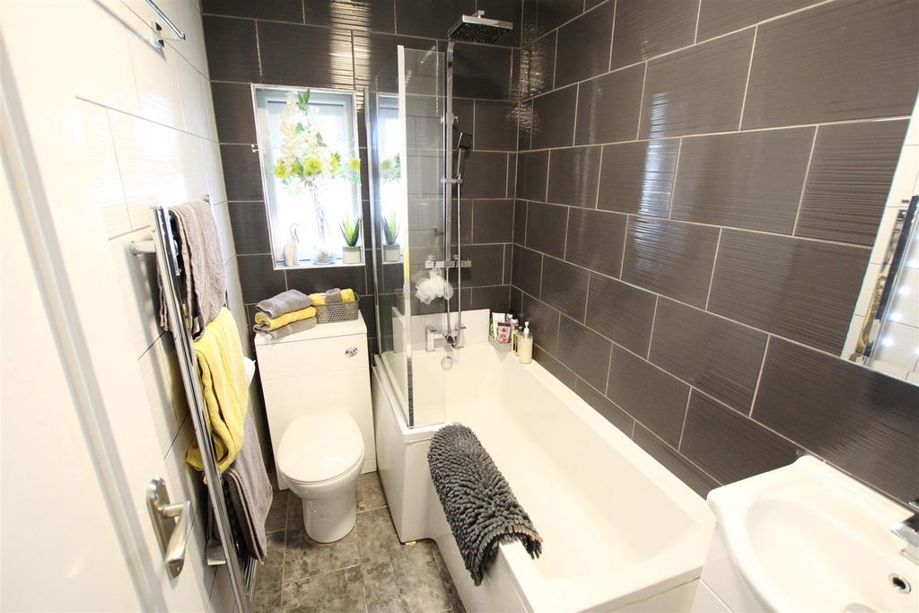 BAthroom.JPG