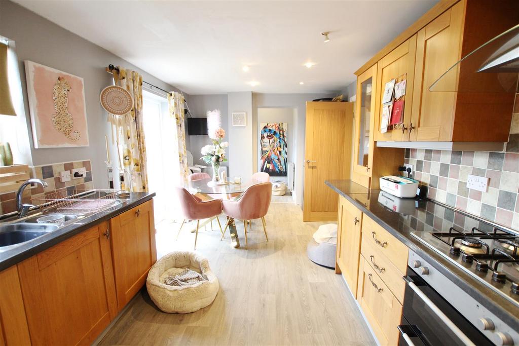 Kitchen1.JPG