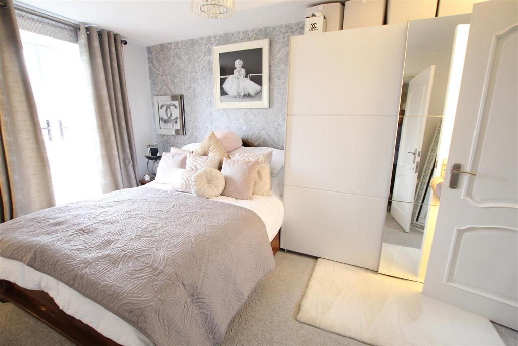 Bed1.JPG