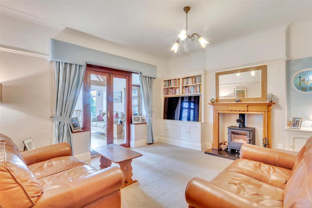 Hengoed, Oswestry 4 bed detached bungalow £595,000